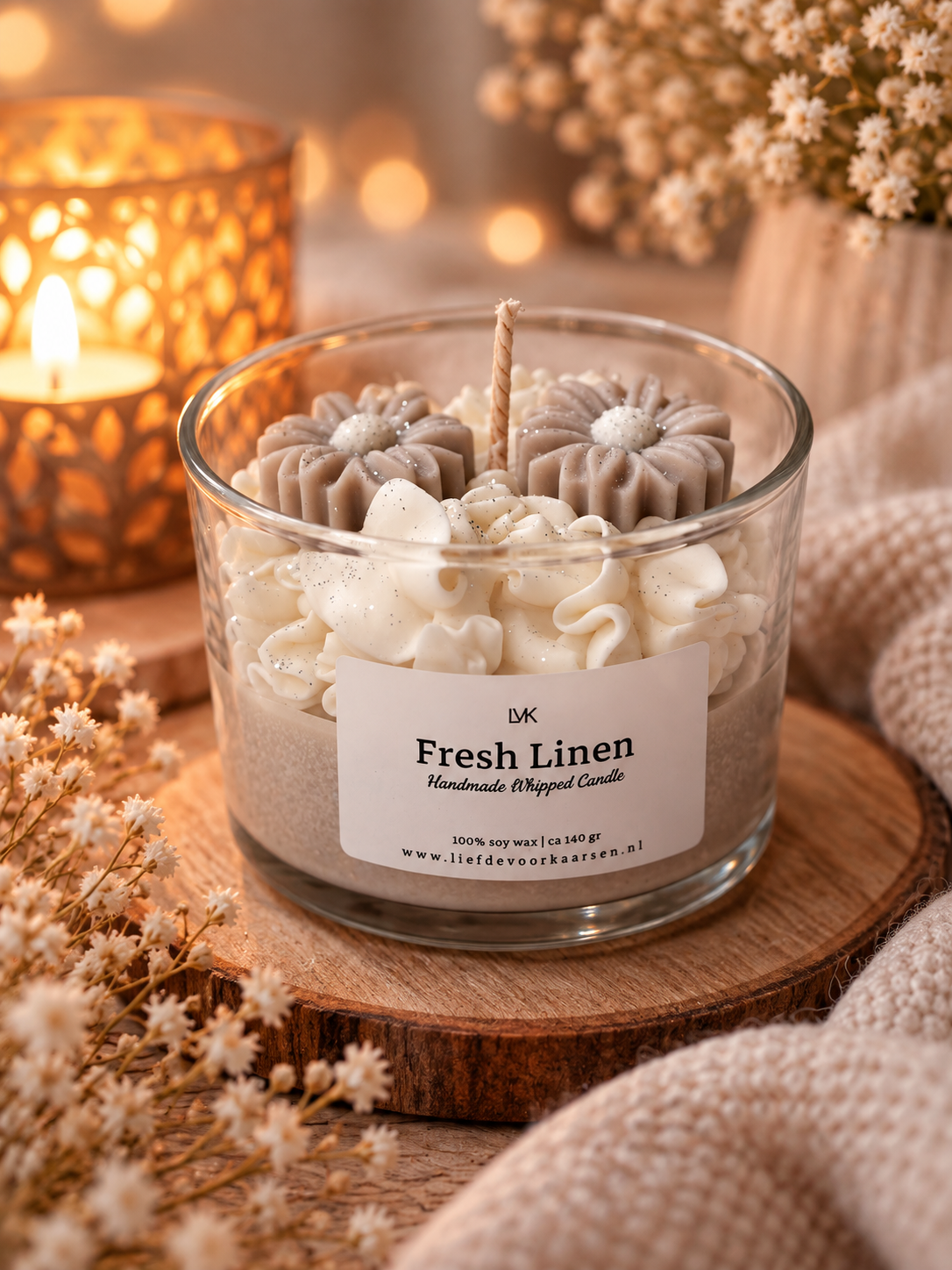 gezellige fresh linen kaars met bloemen gezellige fresh linen kaars met bloemen
