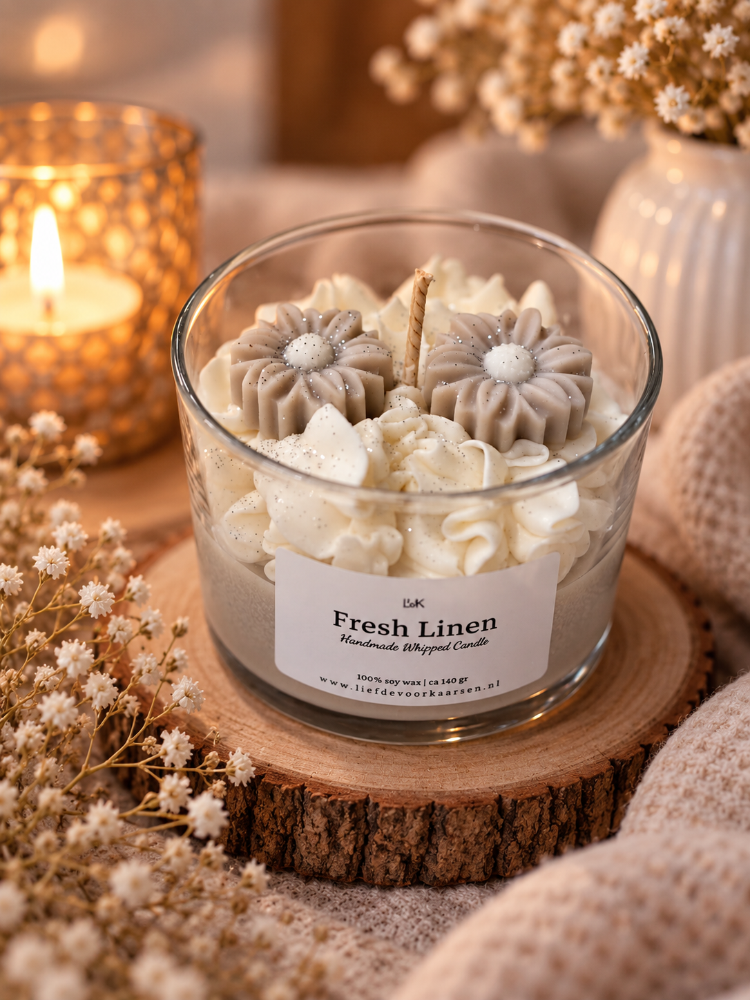 gezellige handgemaakte fresh linen kaars op hout gezellige handgemaakte fresh linen kaars op hout